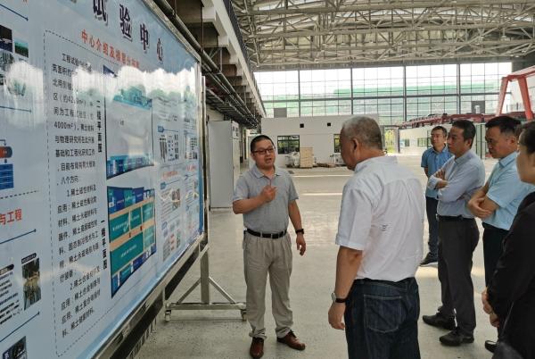 院紀(jì)委書記彭子龍陪同參觀了工程試驗(yàn)中心,公共