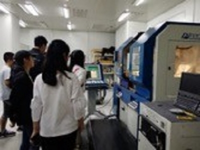 信息科學(xué)與工程學(xué)院光科學(xué)系系列學(xué)習(xí)參訪活動(dòng)舉行